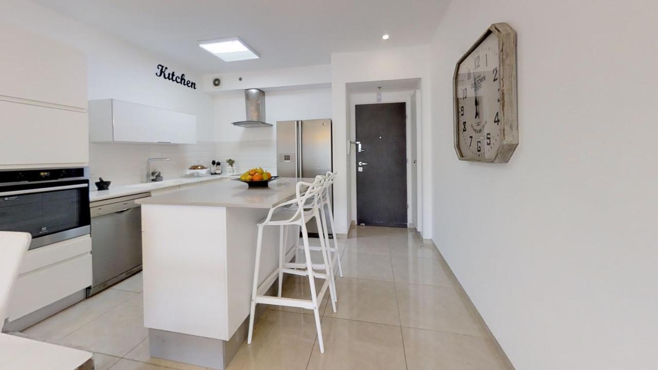 Exclusive Two-Bedroom Apartment With Parking Jeruzalem Buitenkant foto